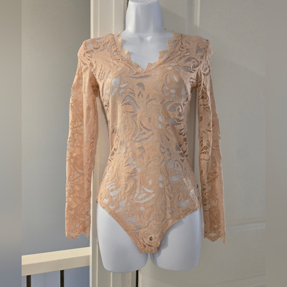NWOT H&M GOLD LABEL Lace Long Sleeve Bodysuit - Peach. Size 2. - Picture 5 of 12
